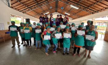 Sabão sustentável com óleo de cozinha usado é opção de fonte de renda após oficina Bolha de Sabão na Homex