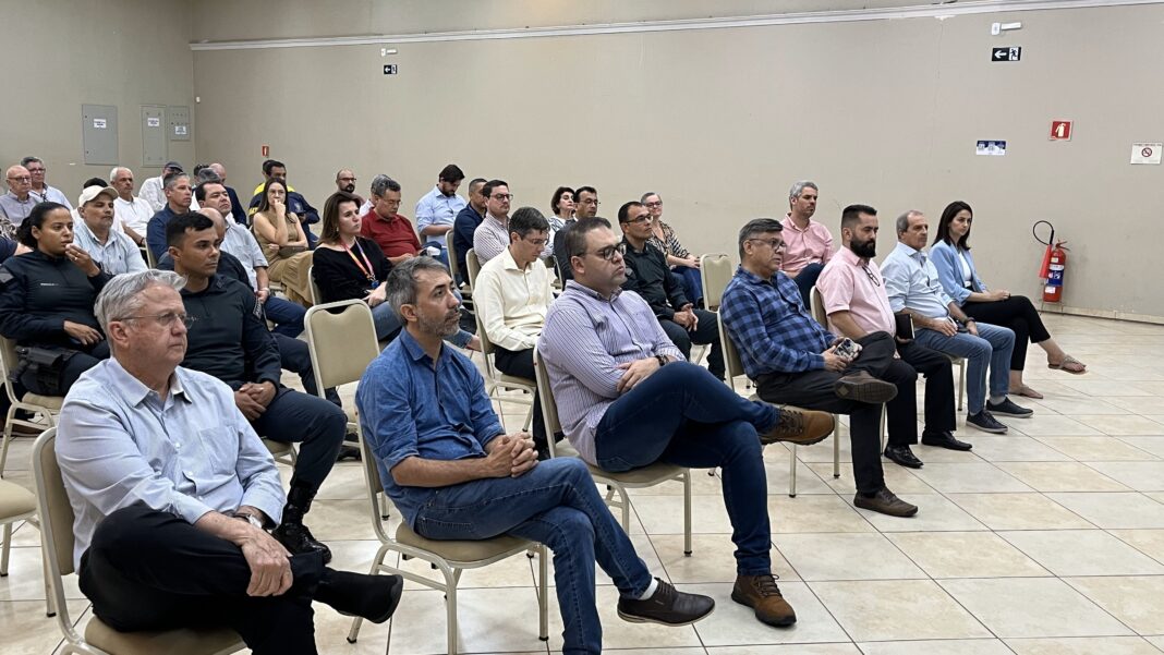 Marçal Filho e presidente do PSDB ignoram agenda de empresários na ACED