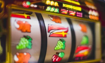 Escondida em lava-jato, mais uma sala com caça-níqueis é fechada pela PM