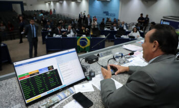 Vereadores analisam dois projetos na sessão desta terça-feira