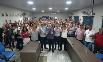 Pré candidato reúne cerca de 200 pessoas para ato de filiação em Rochedo