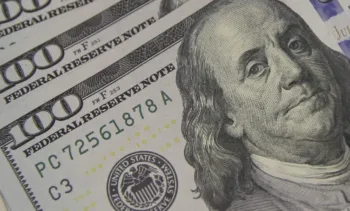 Mercado financeiro fecha o mês com dólar em alta e bolsa em leve queda