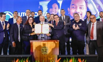 Lula assina Projeto de Lei que cria pacote de direitos para motoristas de aplicativos