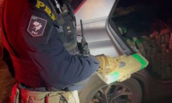 Homem foge e abandona veículo carregado com quase 900 kg de maconha