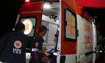 Bêbado invade casa, agride jovem e acaba esfaqueado por morador