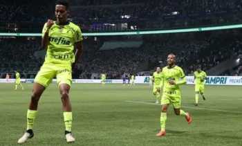 Palmeiras vence Bahia com golaço de Estêvão e cola no líder Flamengo